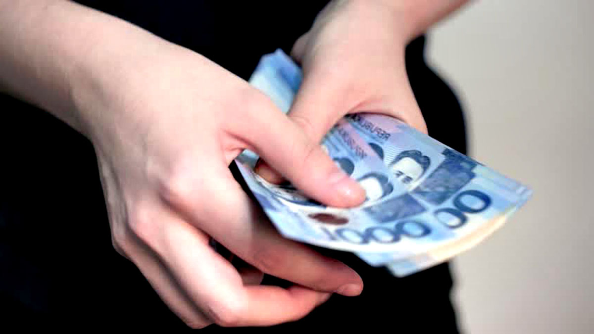 money peso hand