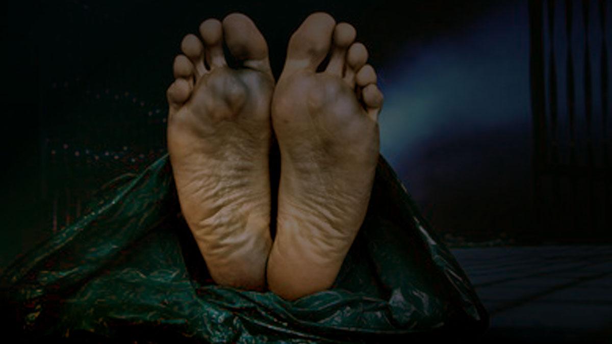 Dead body, feet