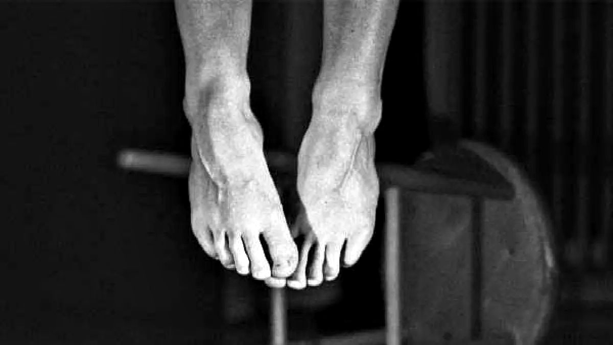 Bigti suicide feet paa