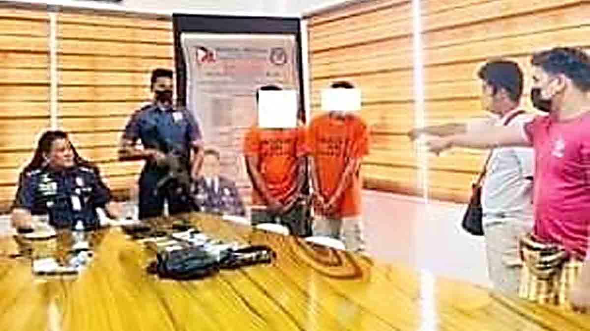Nagpanggap na pulis 2 KELOT TIMBOG SA HOLDAP