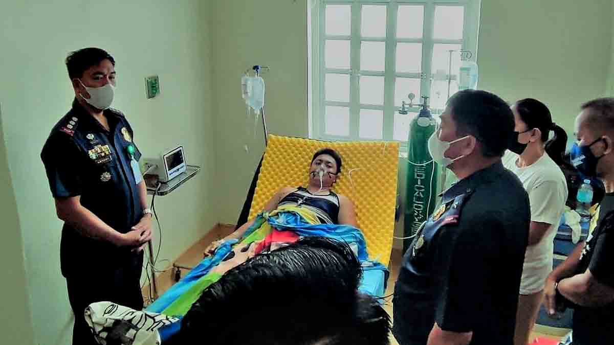 Sugatan sa enkuwentro 2 PULIS BINISITA NINA RD PASIWEN, PD ARNEDO