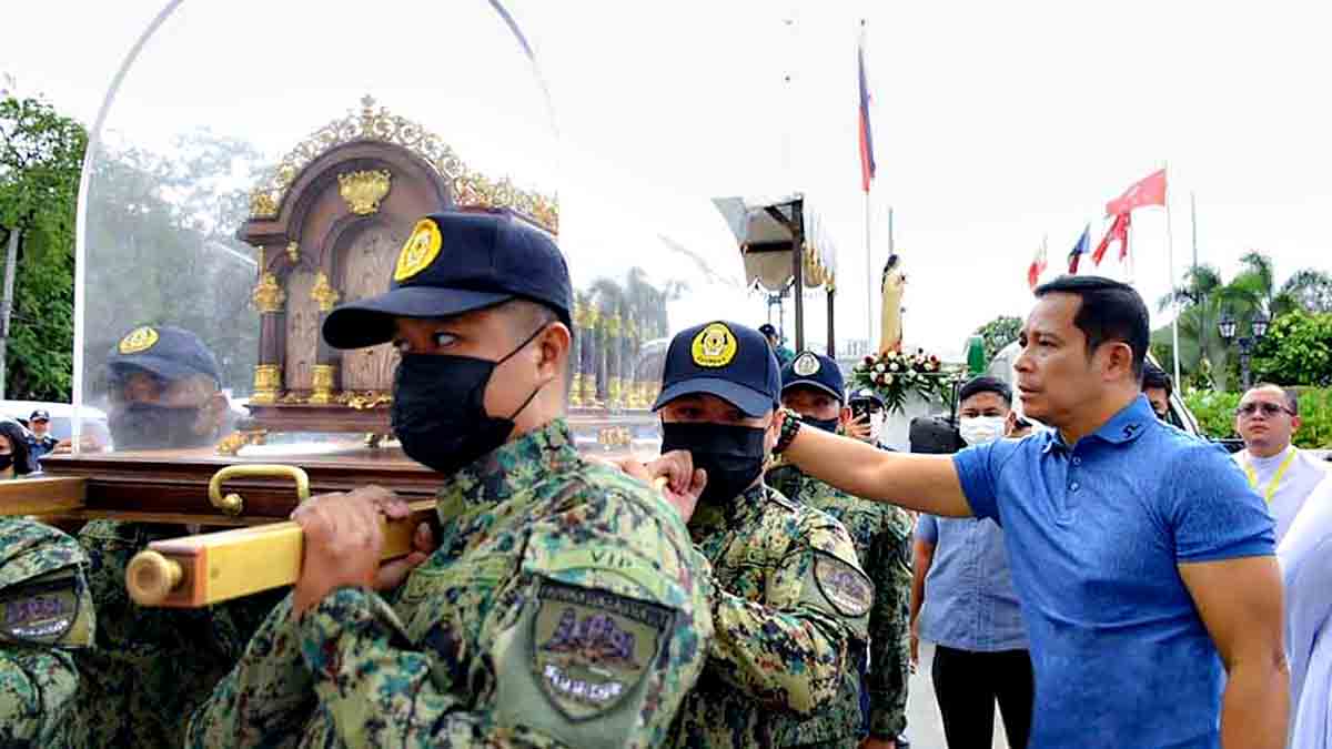 Pilgrim relics ni St. Therese of the Child Jesus, sinalubong ng mga ...