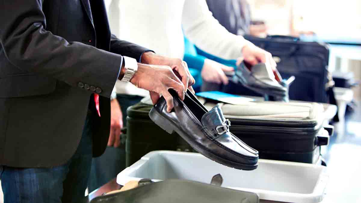 Airport Shoe removal