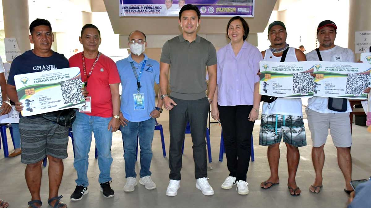 151 Mangingisdang Bulakenyo, tumanggap ng fuel subsidy cards mula sa DA-BFAR 3