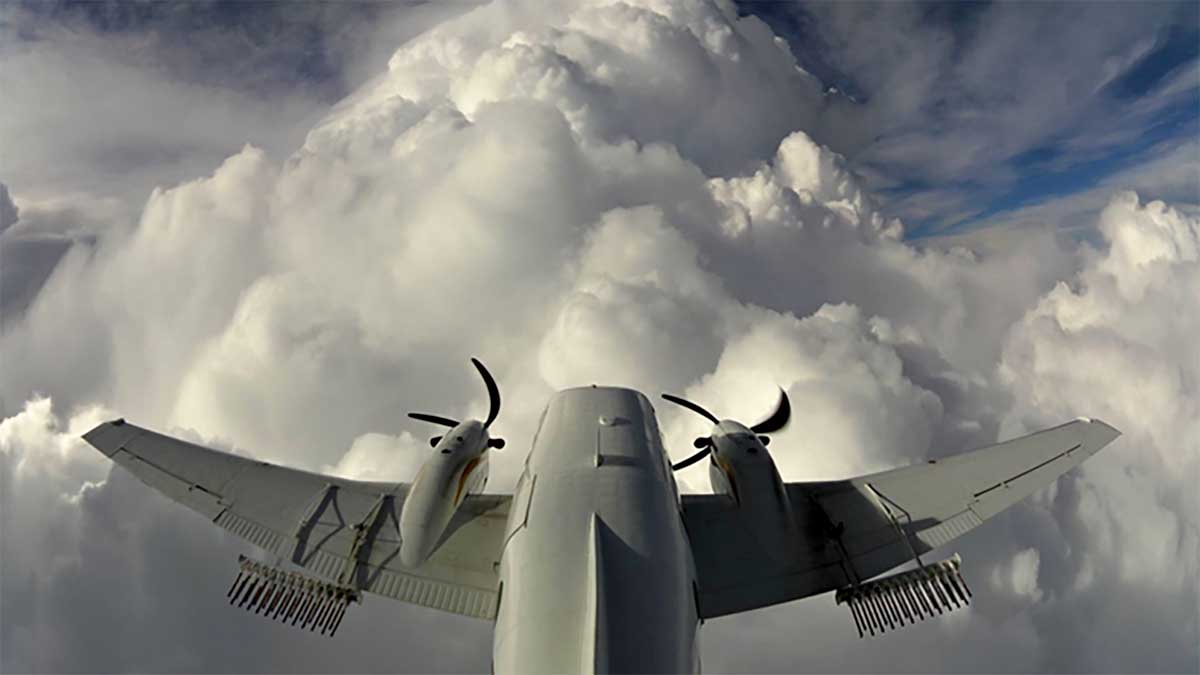 Plane Cloud Seeding