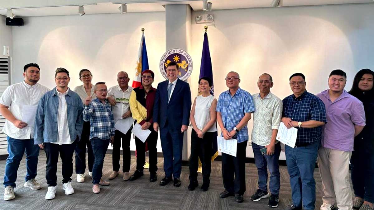 Mga bagong halal na opisyal ng MMPRESS nanumpa kay Sec Ralph Recto ...