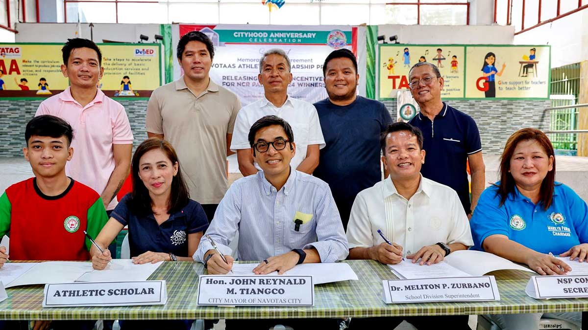 Navotas tumanggap ng 145 bagong athletic scholars
