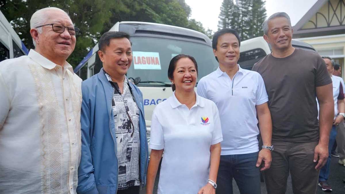 First Lady Liza Araneta-Marcos, namahagi ng mobile clinics