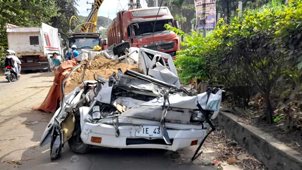 Van nadaganan ng tumaob na truck 3 mag-iina patay, ama sugatan