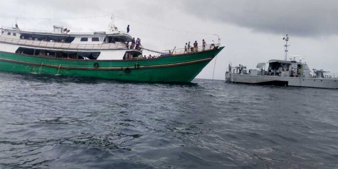 Sa Tawi-Tawi 121 pasahero nasagip ng Navy mula sa stranded na barko