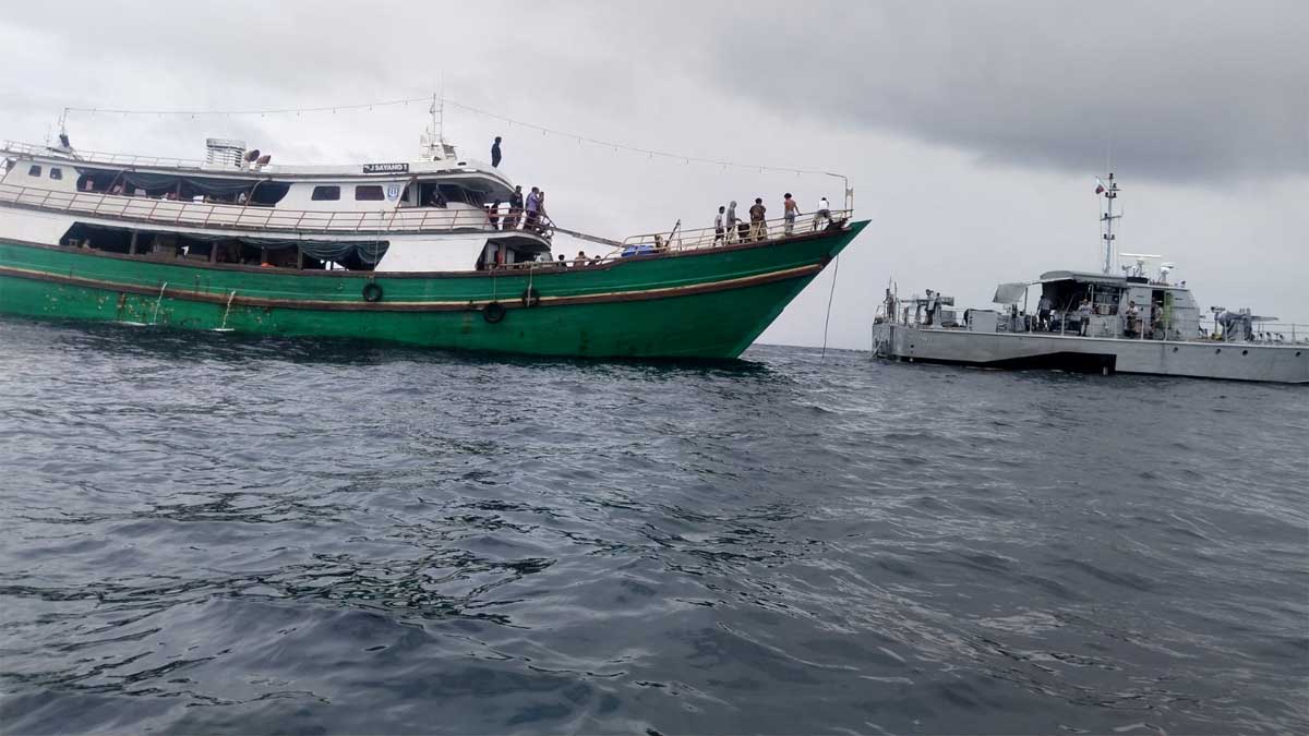 Sa Tawi-Tawi 121 pasahero nasagip ng Navy mula sa stranded na barko