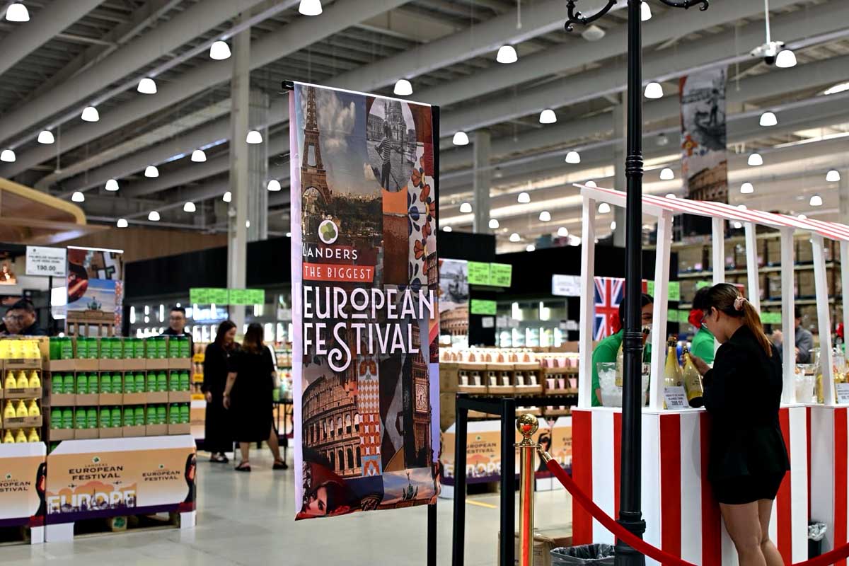 Landers 6 European Festival Caravan