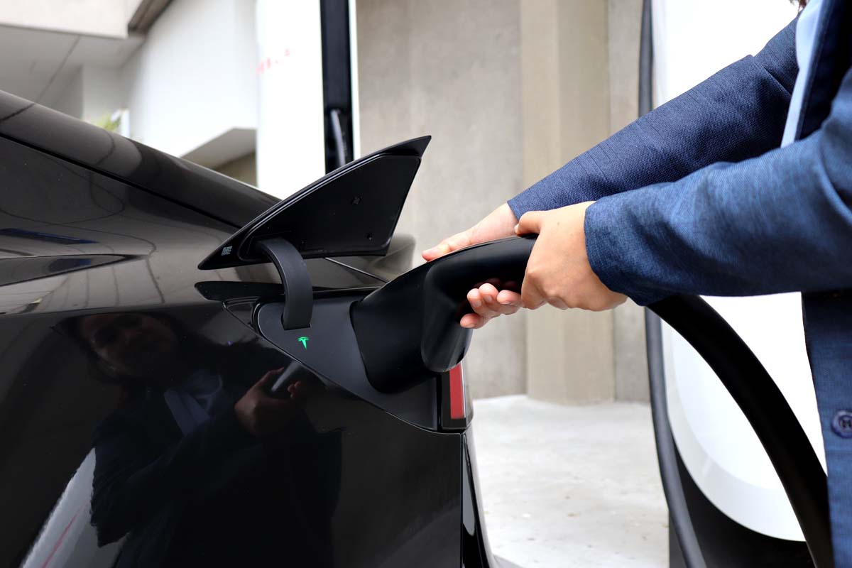  SM SUSTEX Tesla Charger