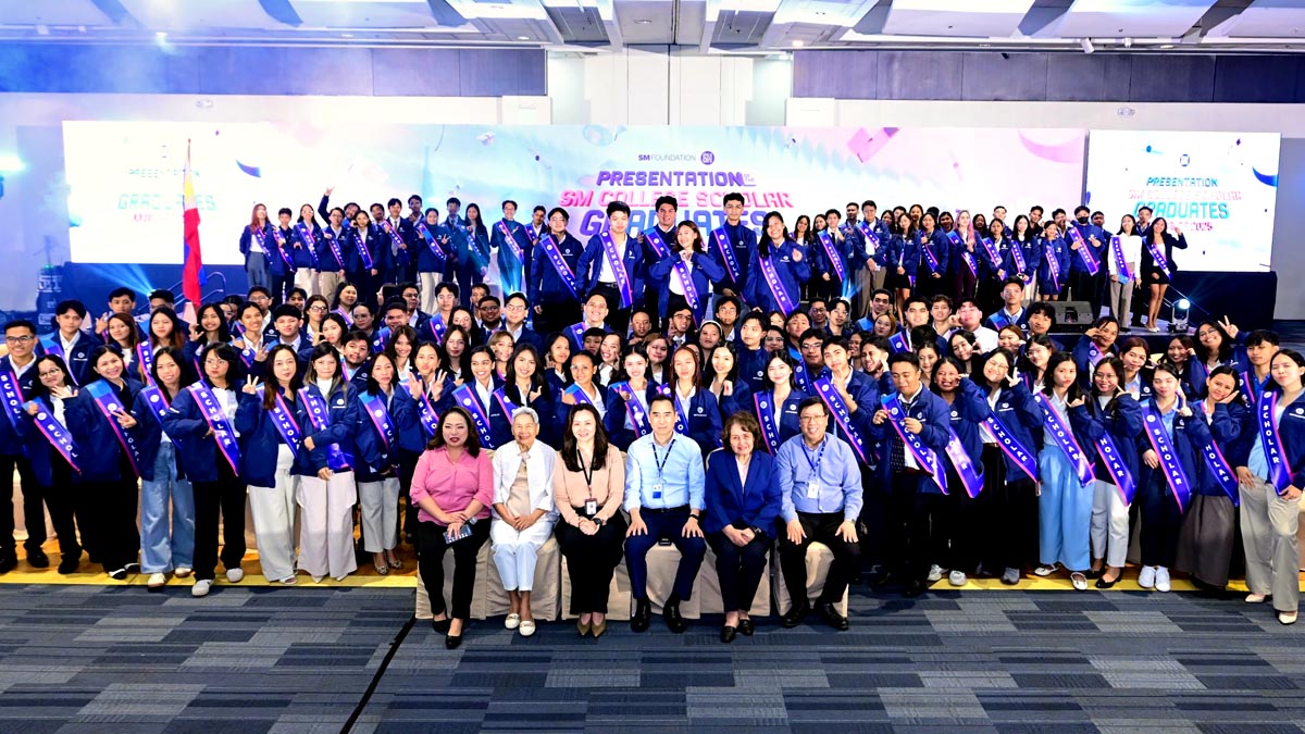 2025 SM Scholars with SM leaders