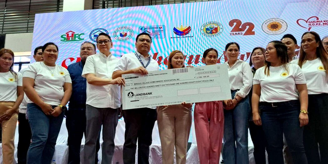 Over 360 Iloilo families get P50M housing aid from SHFC, DHSUD