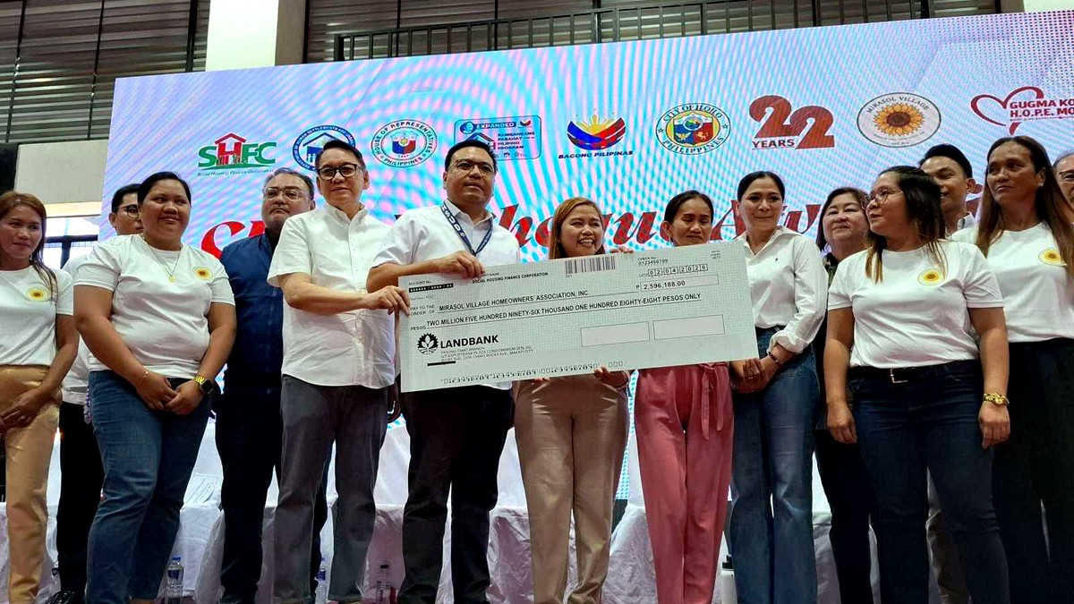 Over 360 Iloilo families get P50M housing aid from SHFC, DHSUD