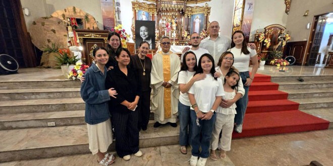 Nora Aunor Lotlot de Leon Kenneth de Leon Matet de Leon