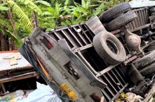 Truck bumagsak sa bahay Infanta Quezon