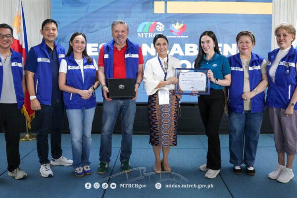 Panonood drive ng MTRCB pinuri ni Naga City Mayor Leni Robredo